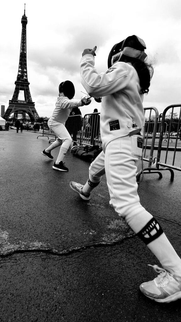 [SCUF] Escrime devant tour Eiffel